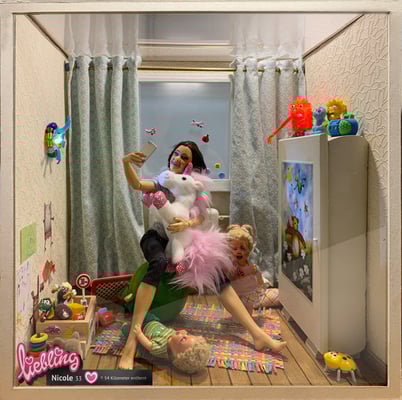 Selfie-Dioramen: nachgestellte Profilporträts