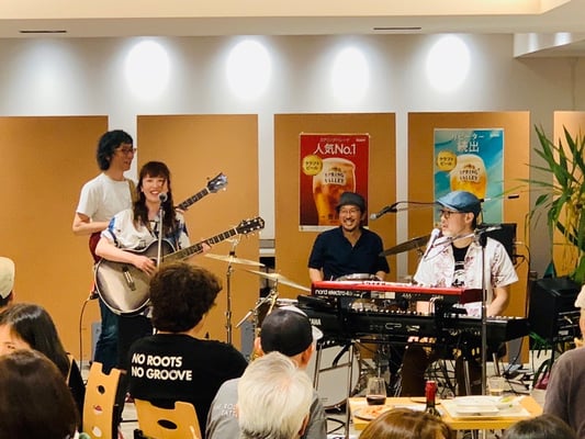 コイケテツヤとラブサイン