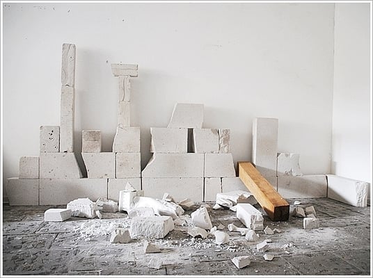 L - 3,25 m / H - 1,35 m - Ytong Stein / Resin - 2015 / 2016