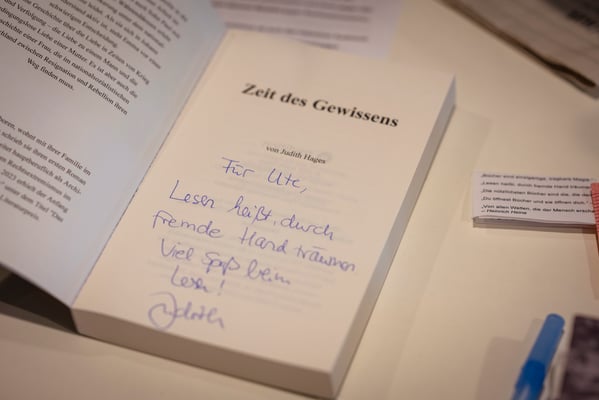 Judith Hages Buchlesung in Düren mit ihren neusten Roman "Zeit des Gewissens"