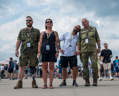 Andreas Rückewoldt und seine Lebenspartnerin, Jens Ruths und Meik Briest auf Fotospaziergang auf der ILA