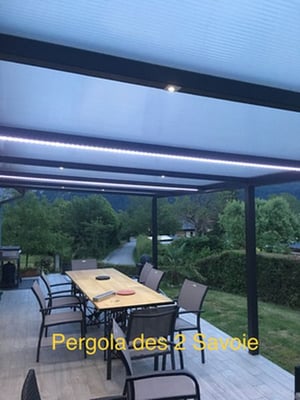spots ou ruban LED pour votre pergola et vous passerez encore plus de temps à l’extérieur.