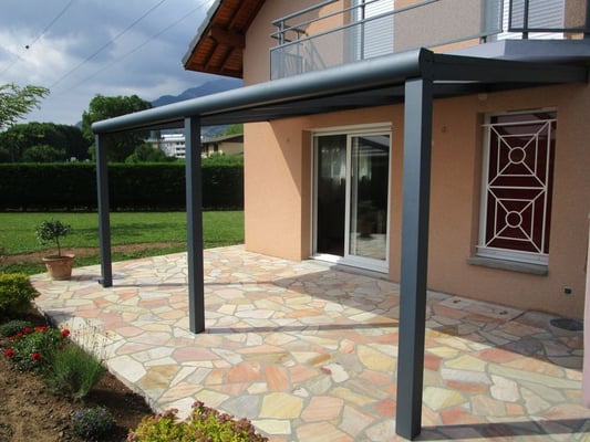 mise en place d'un abris en aluminium