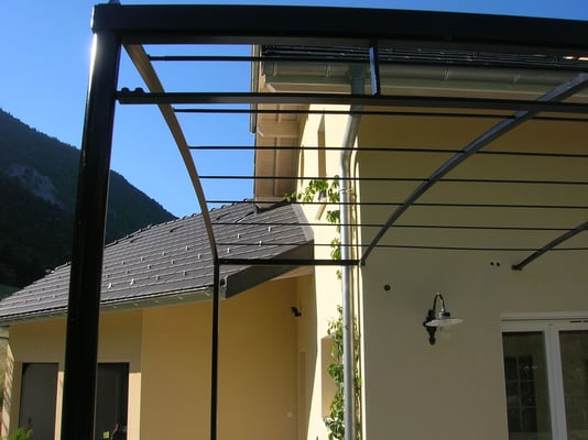 Pose d'une pergola en fer forgé