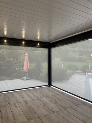 pergola bioclimatique motorisée avec stores à la Bridoire