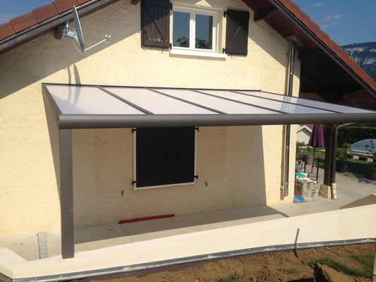 mise en place d'une pergola aluminium sur mesure à grenoble