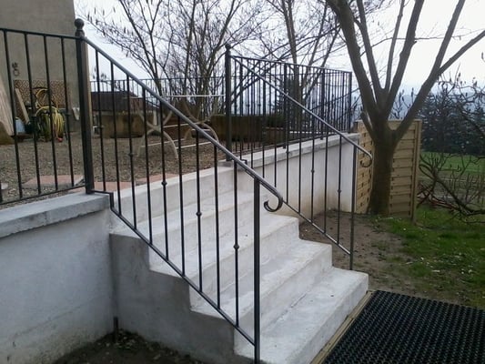 Protection d’escalier sur mesure en fer forgé, garde corps artisanal.