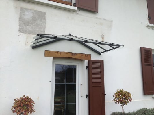 Nombreux choix de marquise en aluminium, rétro ou moderne pour toutes les façades.