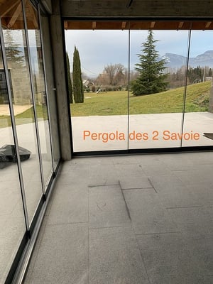 Albertville, profiter de vos extérieurs, vue de l'intérieur. Un jardin d'hiver peut maintenir une température agréable, offrant un espace confortable même durant les mois les plus froids.