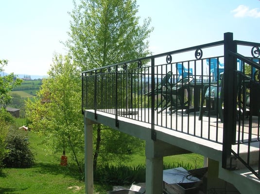 Rampe de protection artisanale en fer forgé, garde corps sur mesure.