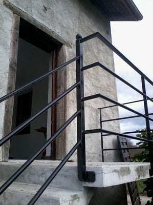 Barreaux décoratifs en fer forgé, garde corps sur mesure à la finition artisanale.