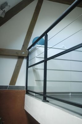 Artisan grenoblois créant des gardes corps sur mesure en fer forgé.