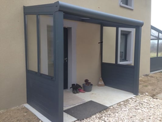 Auvent sas d'entrée une vraie plus value à votre maison. 