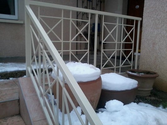 Garde corps extérieur en fer forgé, artisanal et sur mesure à Grenoble.