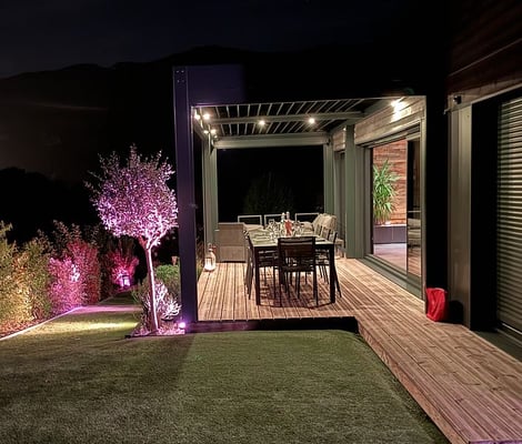 Pergola bioclimatique gris anthracite à Grésy sur Aix