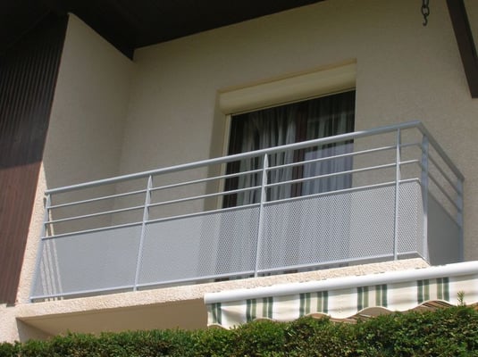 Barrière balcon en fer forgé artisanale, garde corps sur mesure.