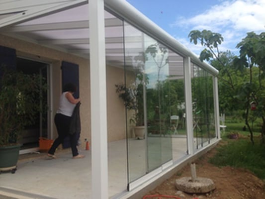 La tour du Pin, Toute une gamme de pergolas fermées en aluminium et sur mesure avec un savoir faire unique.