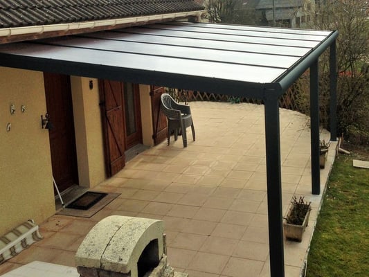 pose d'une pergola aluminium sur mesure