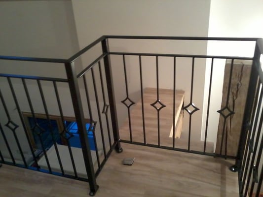 Conception artisanale de garde corps sur mesure en fer forgé à Grenoble.