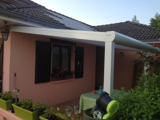 pose d'une pergola aluminium sur mesure à grenoble