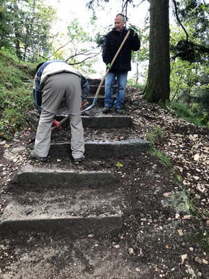 die einen meinten, es kommt von unten heraufgeflogen...;-((