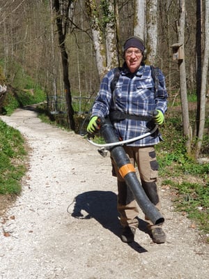 Ach ja, dann wurde auch noch in drei 2-er Teams die gesamte Schlucht gereinigt von Laub, als Vorbereitung für den Schluchtlauf