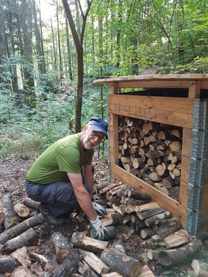 Fein säuberlich versorgt im neuen Unterstand