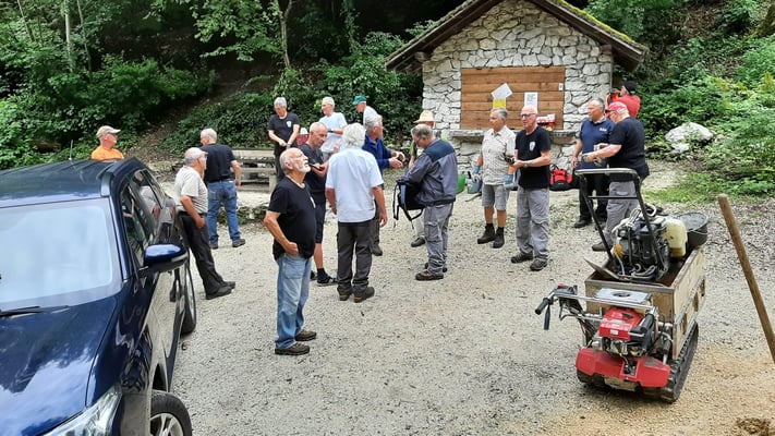 Nach der Antrittskontrolle beim Coop Parkplatz ging es hoch zum Kiosk,