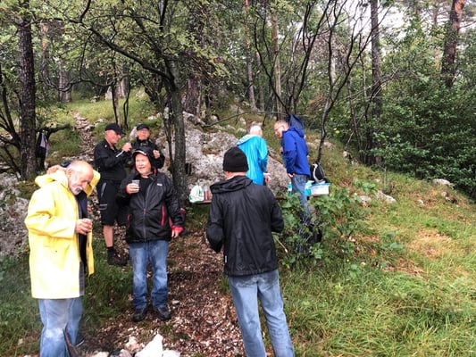 Schon mal unter der Dusche zu Mittag gegessen? Nein ! Wir schon