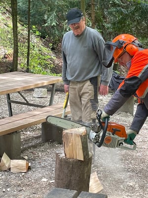 Hacken mit der Motorsäge ;-))