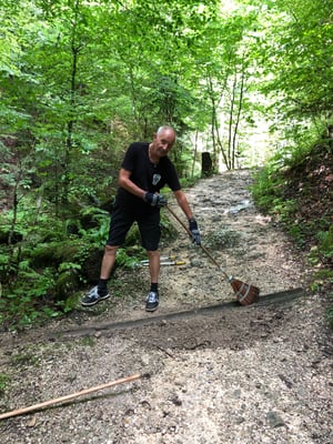Max beim Feinschliff, damit das Wasser wieder durchläuft