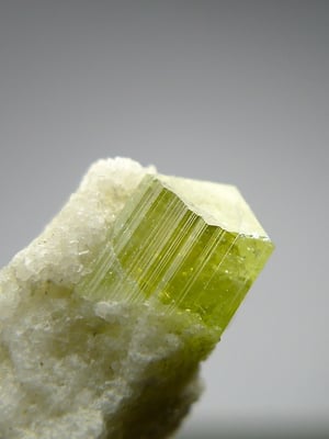 Turmalin mit Endfläche