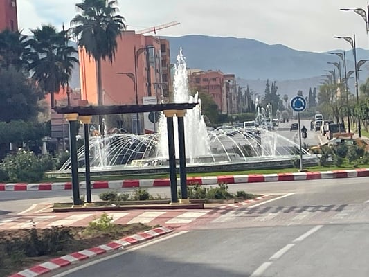 kunstvolle Kreisverkehrinseln