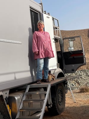 auch Iris steigt ins Fahrerhaus