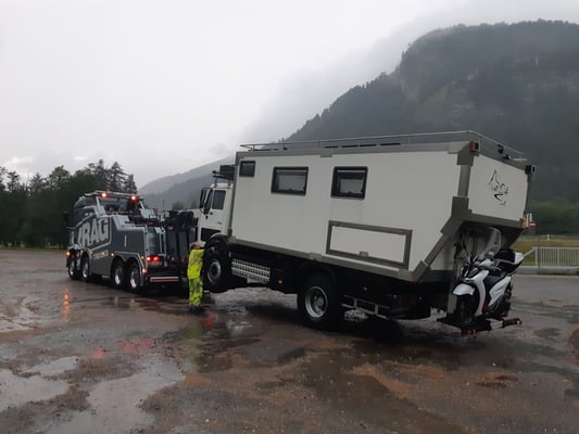 Gustav wird an den "Haken" genommen ...