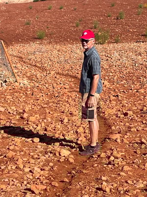 wir laufen auf dem Trampelpfad dort hin