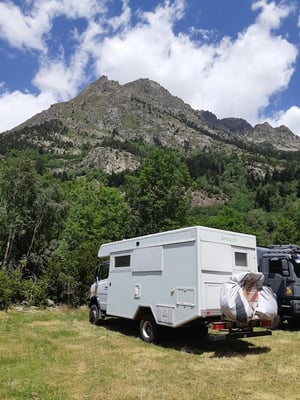 Unser Stellplatz auf dem privaten Campingplatz des Hotels Turpi