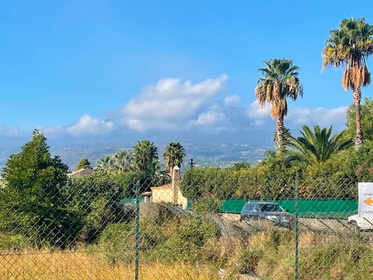 Der Ätna ist heute etwas in Wolken gehüllt, aber wir fahren trotzdem