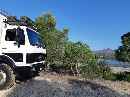 gleich hinter dem Parkplatz ist eine Bucht mit Süsswasser