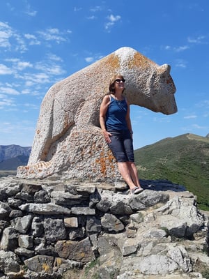 weshalb hier oben wohl ein Bärenstatue steht ...?