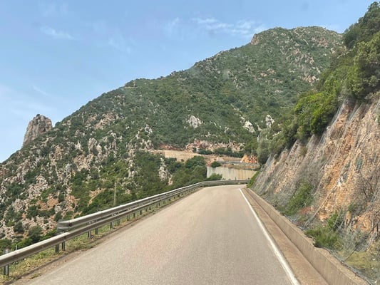 öfter fahren wir nur im 2. Gang, mit 16 - 20 km/h - zum Glück ist praktisch kein Verkehr