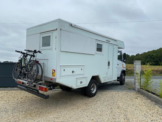 Mit E-Bike (oder Motorrad-) Träger