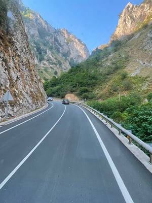 Fahrt durch die Schlucht des Rio Deva