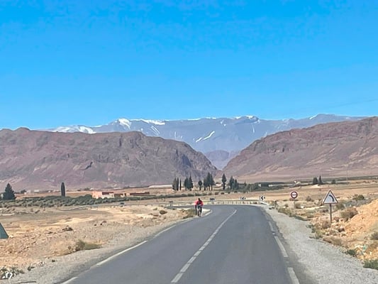 dann sehen wir zum ersten Mal den hohen Atlas - und Schnee ...?