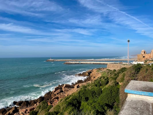 Eingang zum Hafen von Larache, welcher gleichzeitig die Mündung des Loukos ins Meer ist