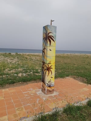 San Stefano ist eine bekannte Keramik-Hauptstadt. Das sieht man sogar an den Duschen am Strand
