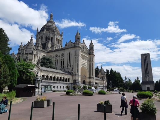 die Basilika der heiligen Thérèse von Lisieux