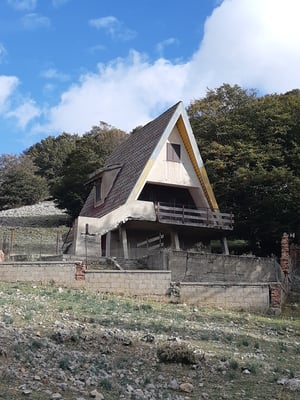 velleicht ist es ja nicht einmal fertig gebaut worden ...