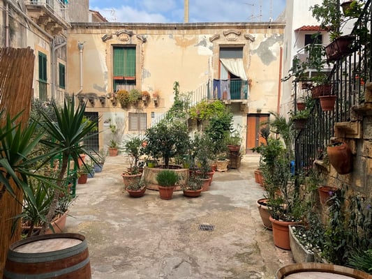 auch in einige Hinterhöfe können wir schauen ...