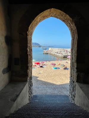 nur noch eines der Tore auf den ursprünglichen Hafen ist im Originalzustand. Früher waren es mal 4 Stück ...